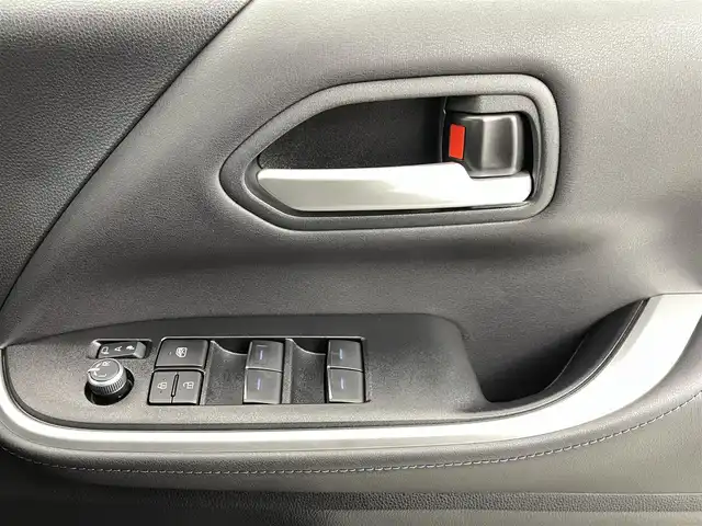 トヨタ ヴォクシー S－Z 熊本県 2022(令4)年 3.8万km アティチュードブラックマイカ 純正ナビ/　（HDMI・Bluetooth・フルセグ）/バックカメラ/純正フリップダウンモニター/デジタルミラー型ドライブレコーダー/トヨタセーフティセンス/・プリクラッシュセーフティ/・レーントレーシングアシスト/・レーンディパーチャーアラート/・レーダークルーズコントロール/・オートマチックハイビー/・駐車時支援パーキングサポートシステム/・ロードサインアシスト/・先行車発進お知らせ機能/横滑り防止/両側パワースライドドア/ビルトインETC2.0/前席シートヒーター/電動パーキングブレーキ/ブレーキホールド/オートライト/LEDヘッドライト/ハーフレザーシート/社外フロアマット/純正17インチAW/スマートキー/プッシュスタート/スペアキー1本/保証書/取扱説明書