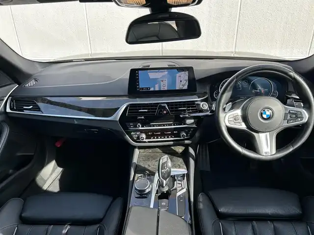 ＢＭＷ ５２３ｄ Mスポーツ 東京都 2017(平29)年 5.5万km グレー 純正ナビ/フルセグTV/　/CD/DVD/BT/USB/全方位カメラ/ミラー1体型ETC/黒レザーシート/シートヒーター/スマトーキー/パドルシフト/ACC/インテリジェントセーフティ/社外ドラレコ