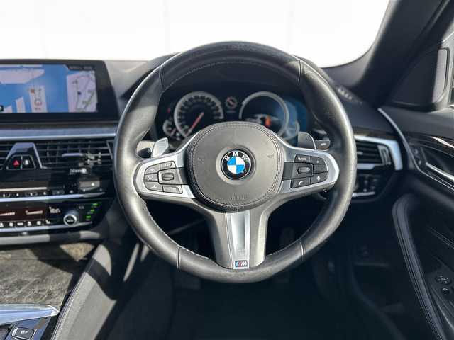 ＢＭＷ ５２３ｄ Mスポーツ 東京都 2017(平29)年 5.5万km グレー 純正ナビ/フルセグTV/　/CD/DVD/BT/USB/全方位カメラ/ミラー1体型ETC/黒レザーシート/シートヒーター/スマトーキー/パドルシフト/ACC/インテリジェントセーフティ/社外ドラレコ