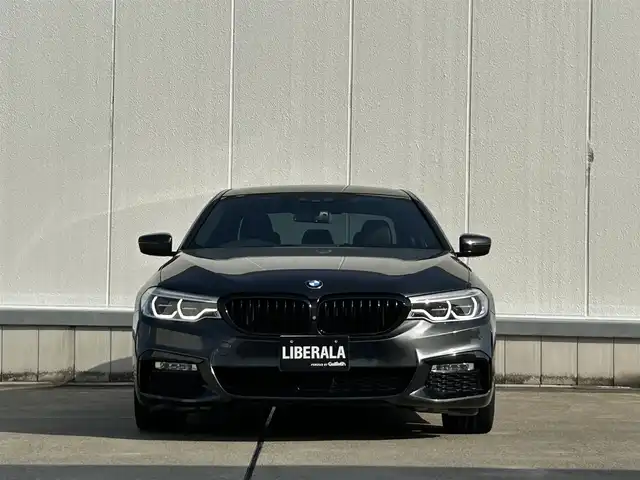 ＢＭＷ ５２３ｄ Mスポーツ 東京都 2017(平29)年 5.5万km グレー 純正ナビ/フルセグTV/　/CD/DVD/BT/USB/全方位カメラ/ミラー1体型ETC/黒レザーシート/シートヒーター/スマトーキー/パドルシフト/ACC/インテリジェントセーフティ/社外ドラレコ