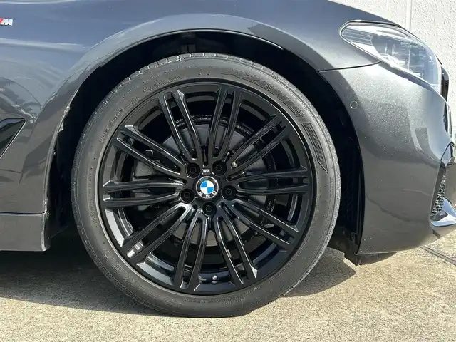 ＢＭＷ ５２３ｄ Mスポーツ 東京都 2017(平29)年 5.5万km グレー 純正ナビ/フルセグTV/　/CD/DVD/BT/USB/全方位カメラ/ミラー1体型ETC/黒レザーシート/シートヒーター/スマトーキー/パドルシフト/ACC/インテリジェントセーフティ/社外ドラレコ