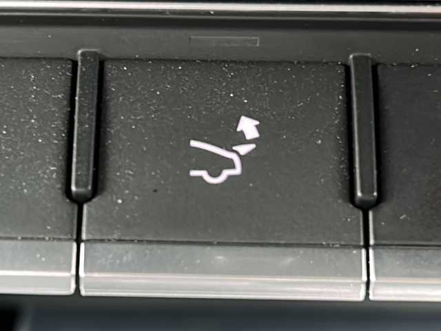 アウディ ＴＴＳクーペ 2.0 TFSI クワトロ 東京都 2015(平27)年 6.3万km セパンブルーパールエフェクト 純正メーカーナビ　【Bluetooth接続可、USB接続可、CD、DVD、フルセグTV、AUX】/ETC/ドライブレコーダー前後/クルーズコントロール追従機能付き/パーキングアシスト/アイドリングストップ/バックカメラ/レーンキープアシスト/コーナーセンサー/横滑り防止装置/盗難防止装置/オットマン/レザーシート/シートヒーター/パワーシート/4WD/ターボ/MTモード付AT/パドルシフト/センターコンソール/drive select/電動リアスポイラー/オートライト/オートマチックハイビーム/LEDヘッドライト/純正フロアマット/純正アルミホイール/ABS/保証書/記録簿/取扱説明書/スマートキー/スペアキー1本