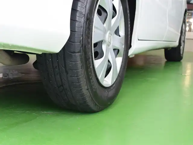 ホンダ フリード G ジャストセレクション 神奈川県 2013(平25)年 7.4万km ホワイトオーキッドパール ワンオーナー/フロントコーナーセンサー/片側パワースライドドア/ステアリングリモコン/スペアキー有/純正SDナビ/バックカメラ/Bluetooth/DVD/CD/6人乗り/２列目ウォークスルー/純正フロアマット/ETC/ECONモード/禁煙車/電動格納ミラー