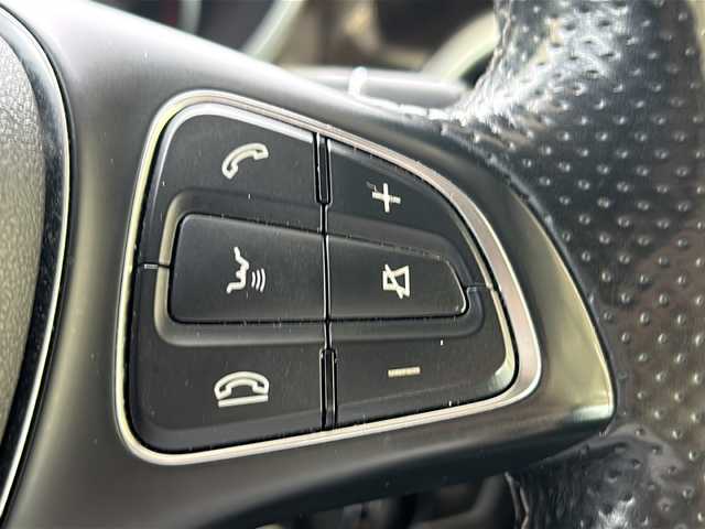メルセデス・ベンツ Ｖ２２０ d アバンギャルド ロング 福島県 2016(平28)年 7.5万km 黒 登録時走行距離：74/267km/純正メーカーナビ/（BT接続/CD/DVD/AM/FM）/フリップダウンモニター/ETC/クルーズコントロール/クリアランスソナー/パワーシート/シートヒーター/WAC/電動パーキングブレーキ/電動リアゲート/アイドリングストップ/純正AW/アラウンドビューモニター/バックカメラ/レザーシート/三列シート/保証書/取扱説明書