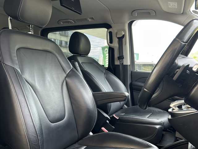 メルセデス・ベンツ Ｖ２２０ d アバンギャルド ロング 福島県 2016(平28)年 7.5万km 黒 登録時走行距離：74/267km/純正メーカーナビ/（BT接続/CD/DVD/AM/FM）/フリップダウンモニター/ETC/クルーズコントロール/クリアランスソナー/パワーシート/シートヒーター/WAC/電動パーキングブレーキ/電動リアゲート/アイドリングストップ/純正AW/アラウンドビューモニター/バックカメラ/レザーシート/三列シート/保証書/取扱説明書