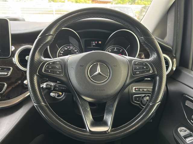 メルセデス・ベンツ Ｖ２２０ d アバンギャルド ロング 福島県 2016(平28)年 7.5万km 黒 登録時走行距離：74/267km/純正メーカーナビ/（BT接続/CD/DVD/AM/FM）/フリップダウンモニター/ETC/クルーズコントロール/クリアランスソナー/パワーシート/シートヒーター/WAC/電動パーキングブレーキ/電動リアゲート/アイドリングストップ/純正AW/アラウンドビューモニター/バックカメラ/レザーシート/三列シート/保証書/取扱説明書