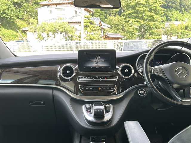 メルセデス・ベンツ Ｖ２２０ d アバンギャルド ロング 福島県 2016(平28)年 7.5万km 黒 登録時走行距離：74/267km/純正メーカーナビ/（BT接続/CD/DVD/AM/FM）/フリップダウンモニター/ETC/クルーズコントロール/クリアランスソナー/パワーシート/シートヒーター/WAC/電動パーキングブレーキ/電動リアゲート/アイドリングストップ/純正AW/アラウンドビューモニター/バックカメラ/レザーシート/三列シート/保証書/取扱説明書