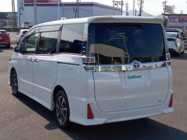 トヨタ ヴォクシー ZS 煌Ⅱ 福井県 2020(令2)年 5.3万km ホワイトパールクリスタルシャイン 純正9インチナビ（NSZT-Y68T）/・（フルセグTV/CD/DVD/Bluetooth）/純正12.1インチフリップダウンモニター（V12T-R68C）/バックカメラ/両側パワースライドドア/Toyota Safety Sense/先行車発進告知/パーキングサポートブレーキ/クリアランスソナー/レーンキープアシスト/クルーズコントロール/ビルトインETC/前後ドライブレコーダー/オートLEDヘッドライト/オートマチックハイビーム/電動格納ウィンカーミラー/純正16インチAW/スマートキー