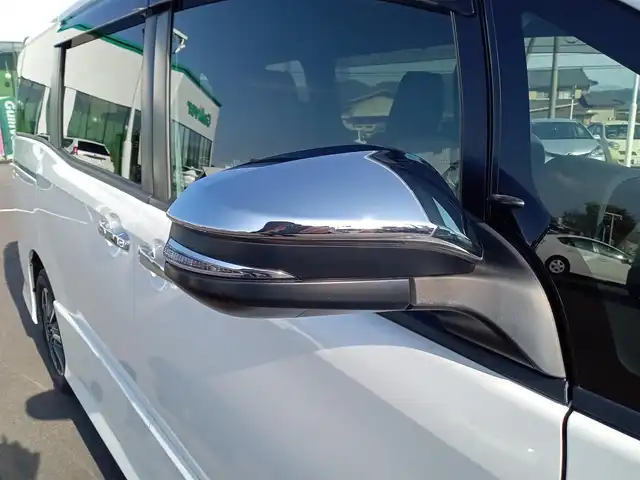 トヨタ ヴォクシー ZS 煌Ⅱ 福井県 2020(令2)年 5.3万km ホワイトパールクリスタルシャイン 純正9インチナビ（NSZT-Y68T）/・（フルセグTV/CD/DVD/Bluetooth）/純正12.1インチフリップダウンモニター（V12T-R68C）/バックカメラ/両側パワースライドドア/Toyota Safety Sense/先行車発進告知/パーキングサポートブレーキ/クリアランスソナー/レーンキープアシスト/クルーズコントロール/ビルトインETC/前後ドライブレコーダー/オートLEDヘッドライト/オートマチックハイビーム/電動格納ウィンカーミラー/純正16インチAW/スマートキー