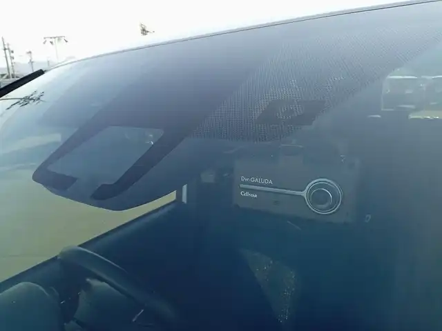 トヨタ ヴォクシー ZS 煌Ⅱ 福井県 2020(令2)年 5.3万km ホワイトパールクリスタルシャイン 純正9インチナビ（NSZT-Y68T）/・（フルセグTV/CD/DVD/Bluetooth）/純正12.1インチフリップダウンモニター（V12T-R68C）/バックカメラ/両側パワースライドドア/Toyota Safety Sense/先行車発進告知/パーキングサポートブレーキ/クリアランスソナー/レーンキープアシスト/クルーズコントロール/ビルトインETC/前後ドライブレコーダー/オートLEDヘッドライト/オートマチックハイビーム/電動格納ウィンカーミラー/純正16インチAW/スマートキー