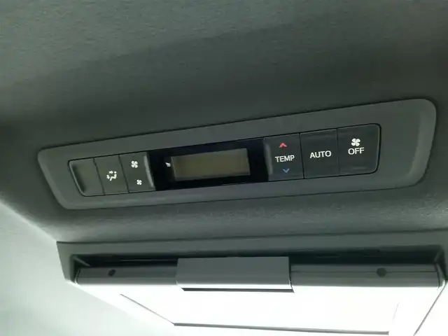 トヨタ ヴォクシー ZS 煌Ⅱ 福井県 2020(令2)年 5.3万km ホワイトパールクリスタルシャイン 純正9インチナビ（NSZT-Y68T）/・（フルセグTV/CD/DVD/Bluetooth）/純正12.1インチフリップダウンモニター（V12T-R68C）/バックカメラ/両側パワースライドドア/Toyota Safety Sense/先行車発進告知/パーキングサポートブレーキ/クリアランスソナー/レーンキープアシスト/クルーズコントロール/ビルトインETC/前後ドライブレコーダー/オートLEDヘッドライト/オートマチックハイビーム/電動格納ウィンカーミラー/純正16インチAW/スマートキー