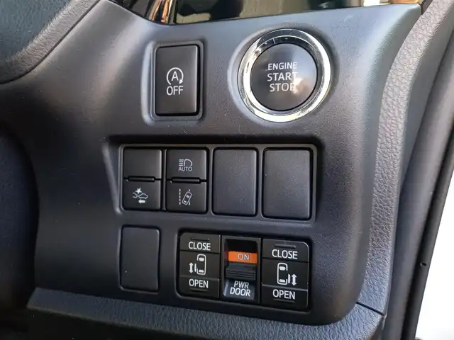 トヨタ ヴォクシー ZS 煌Ⅱ 福井県 2020(令2)年 5.3万km ホワイトパールクリスタルシャイン 純正9インチナビ（NSZT-Y68T）/・（フルセグTV/CD/DVD/Bluetooth）/純正12.1インチフリップダウンモニター（V12T-R68C）/バックカメラ/両側パワースライドドア/Toyota Safety Sense/先行車発進告知/パーキングサポートブレーキ/クリアランスソナー/レーンキープアシスト/クルーズコントロール/ビルトインETC/前後ドライブレコーダー/オートLEDヘッドライト/オートマチックハイビーム/電動格納ウィンカーミラー/純正16インチAW/スマートキー