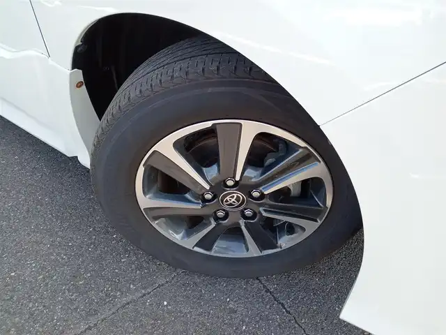 トヨタ ヴォクシー ZS 煌Ⅱ 福井県 2020(令2)年 5.3万km ホワイトパールクリスタルシャイン 純正9インチナビ（NSZT-Y68T）/・（フルセグTV/CD/DVD/Bluetooth）/純正12.1インチフリップダウンモニター（V12T-R68C）/バックカメラ/両側パワースライドドア/Toyota Safety Sense/先行車発進告知/パーキングサポートブレーキ/クリアランスソナー/レーンキープアシスト/クルーズコントロール/ビルトインETC/前後ドライブレコーダー/オートLEDヘッドライト/オートマチックハイビーム/電動格納ウィンカーミラー/純正16インチAW/スマートキー