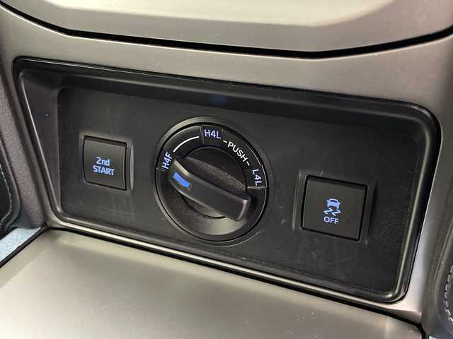 トヨタ ランドクルーザー プラド TX Lパッケージ 鹿児島県 2022(令4)年 4.2万km ホワイトパールクリスタルシャイン アルパイン製11型ナビ/（BT/フルセグTV）/サンルーフ/プリクラッシュセーフティ/レーダークルーズコントロール/レーンキープアシスト/ブラックレザーシート/シートヒーター/シートベンチレーション/オートライト/オートマチックハイビーム/ヘッドライトウォッシャー/スマートキー/プッシュスタート