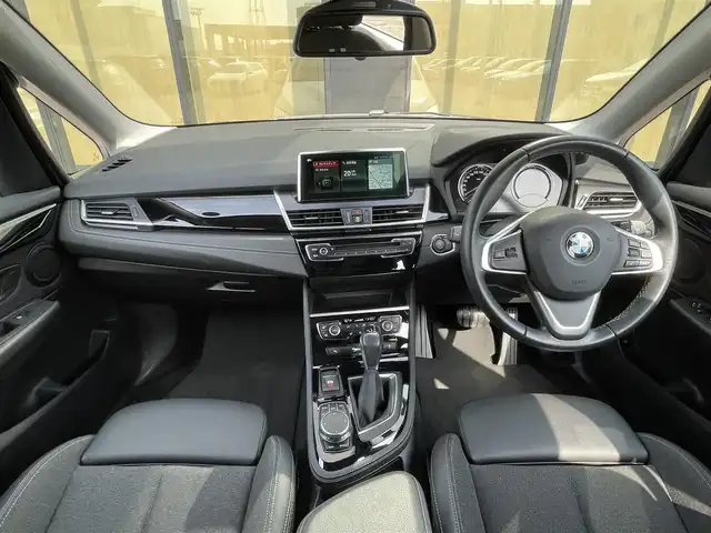 ＢＭＷ ２１８ｄ アクティブツアラー スポーツ 石川県 2019(平31)年 6.8万km アルピンホワイトⅢ 純正HDDナビ/（Bluetooth/バックカメラ/CD/DVD）/USB/衝突軽減ブレーキ/インテリジェントセーフティ/クルーズコントロール/電動格納ミラー/LEDオートライト/前後フォグランプ/電動リアゲート/プッシュスタート/アンビエントライト/黒革ハーフレザー/前席シートヒーター/オットマン/トノカバー/ETC