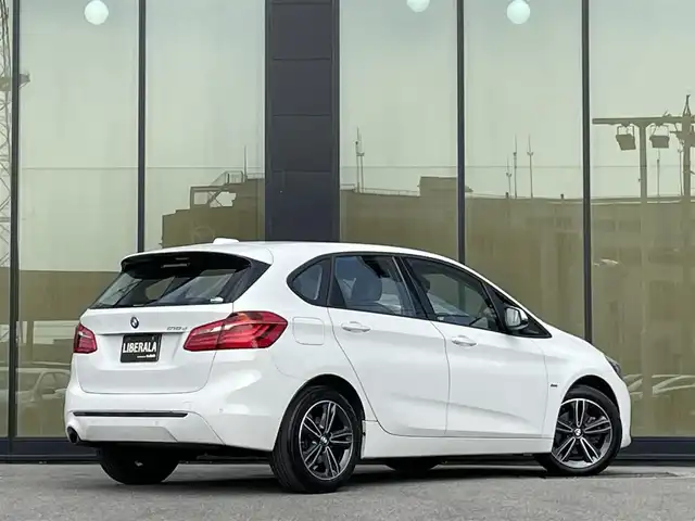 ＢＭＷ ２１８ｄ アクティブツアラー スポーツ 石川県 2019(平31)年 6.8万km アルピンホワイトⅢ 純正HDDナビ/（Bluetooth/バックカメラ/CD/DVD）/USB/衝突軽減ブレーキ/インテリジェントセーフティ/クルーズコントロール/電動格納ミラー/LEDオートライト/前後フォグランプ/電動リアゲート/プッシュスタート/アンビエントライト/黒革ハーフレザー/前席シートヒーター/オットマン/トノカバー/ETC