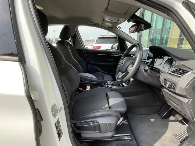 ＢＭＷ ２１８ｄ アクティブツアラー スポーツ 石川県 2019(平31)年 6.8万km アルピンホワイトⅢ 純正HDDナビ/（Bluetooth/バックカメラ/CD/DVD）/USB/衝突軽減ブレーキ/インテリジェントセーフティ/クルーズコントロール/電動格納ミラー/LEDオートライト/前後フォグランプ/電動リアゲート/プッシュスタート/アンビエントライト/黒革ハーフレザー/前席シートヒーター/オットマン/トノカバー/ETC