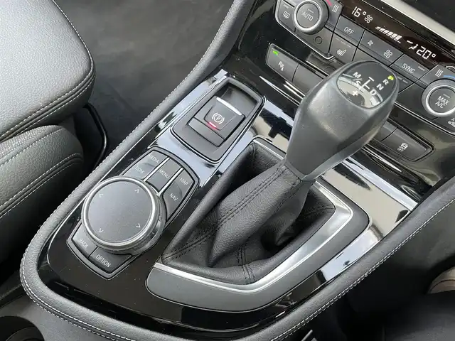 ＢＭＷ ２１８ｄ アクティブツアラー スポーツ 石川県 2019(平31)年 6.8万km アルピンホワイトⅢ 純正HDDナビ/（Bluetooth/バックカメラ/CD/DVD）/USB/衝突軽減ブレーキ/インテリジェントセーフティ/クルーズコントロール/電動格納ミラー/LEDオートライト/前後フォグランプ/電動リアゲート/プッシュスタート/アンビエントライト/黒革ハーフレザー/前席シートヒーター/オットマン/トノカバー/ETC