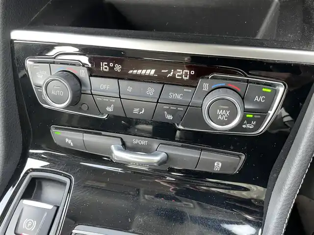 ＢＭＷ ２１８ｄ アクティブツアラー スポーツ 石川県 2019(平31)年 6.8万km アルピンホワイトⅢ 純正HDDナビ/（Bluetooth/バックカメラ/CD/DVD）/USB/衝突軽減ブレーキ/インテリジェントセーフティ/クルーズコントロール/電動格納ミラー/LEDオートライト/前後フォグランプ/電動リアゲート/プッシュスタート/アンビエントライト/黒革ハーフレザー/前席シートヒーター/オットマン/トノカバー/ETC