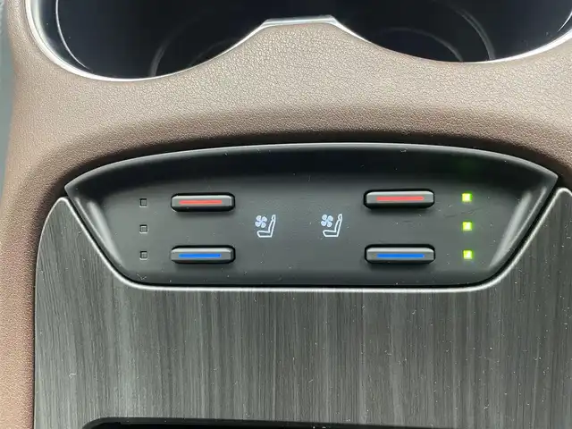 トヨタ ハリアー ハイブリッド 茨城県 2020(令2)年 1.6万km プレシャスブラックパール 純正ナビ/フルセグ視聴可/全方位カメラ/100V充電/ドラレコ/ETC2.0/Bluetooth接続/USB入力端子/電動リアゲート/パワーシート（D＋N席）/シートヒート（D＋N席）/エアシート（D＋N席）/純正AW/純正フロアマット/コーナーセンサー（前後）/オートマチックハイビーム/LEDライト/ステアリングヒーター