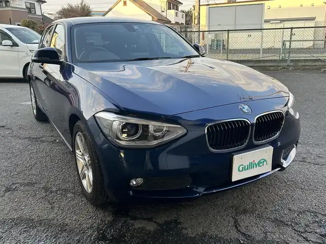 ＢＭＷ １１６ｉ スタイル 神奈川県 2014(平26)年 1.4万km ディープシーブルー ・純正ナビ（AM、FM、CD、DVD）/・社外フロアマット/・ETC/・ドライブレコーダー/・速度レーダー探知機/・スポーツモード、コンフォートモード、エコプロモード/・LIMボタン（可変スピードリミッター機能）/・横滑り防止機能/・アイドリングストップ/・電動格納ミラー/・コーナーセンサー/・プッシュスタート（スマートキー）/・ワンオーナー/・取扱説明書/・保証書