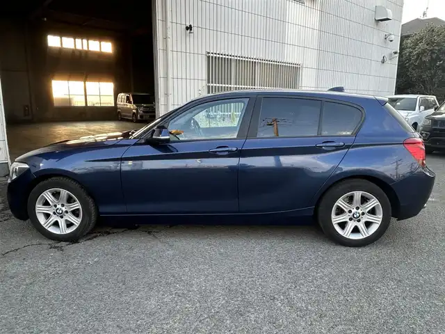 ＢＭＷ １１６ｉ スタイル 神奈川県 2014(平26)年 1.4万km ディープシーブルー ・純正ナビ（AM、FM、CD、DVD）/・社外フロアマット/・ETC/・ドライブレコーダー/・速度レーダー探知機/・スポーツモード、コンフォートモード、エコプロモード/・LIMボタン（可変スピードリミッター機能）/・横滑り防止機能/・アイドリングストップ/・電動格納ミラー/・コーナーセンサー/・プッシュスタート（スマートキー）/・ワンオーナー/・取扱説明書/・保証書