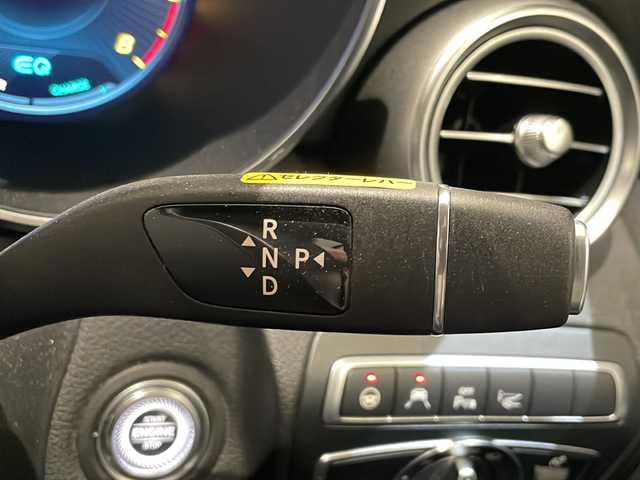 メルセデス・ベンツ Ｃ２００ 新潟県 2019(令1)年 4.3万km ポーラホワイト アクティブブレーキアシスト/レーンチェンジアシスト/メモリー付パワーシート（D席/N席）/純正ナビ/ヘッドアップディスプレイ/バックカメラ/アイドリングストップ/ASCD/プッシュスタート/ETC/パワーバックドア/EPS/アクティブブレーキアシスト/レーンチェンジアシスト/ヒーターシート/インテリジェントキー
