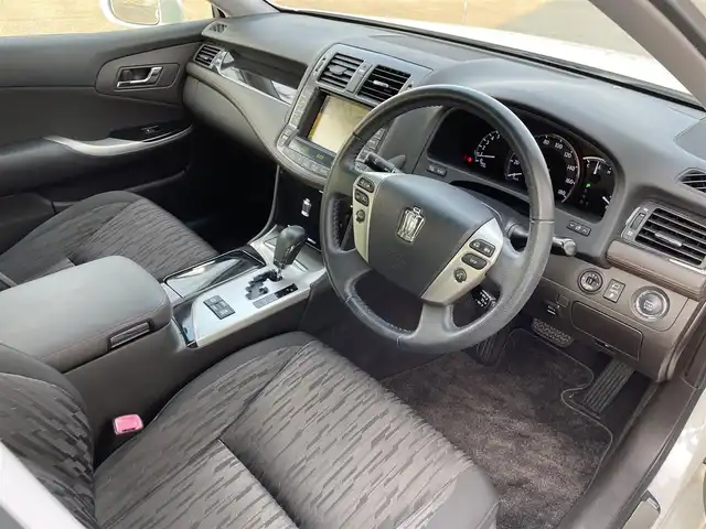 トヨタ クラウン アスリート 佐賀県 2010(平22)年 10.9万km ホワイトパールクリスタルシャイン クルーズコントロール/横滑り防止装置/純正ナビ/・フルセグTV/CD/DVD/Bluetooth/バックカメラ/ビルトインETC/D＋N席パワーシート/ISOFIX対応/革巻きステアリング/ステアリングリモコン/フォグライト/ウィンカーミラー/純正エアロ/純正18インチアルミホイール/純正キセノンヘッドライト/純正ドアバイザ―/純正フロアマット/新車保証書/取扱説明書/スペアキー１本