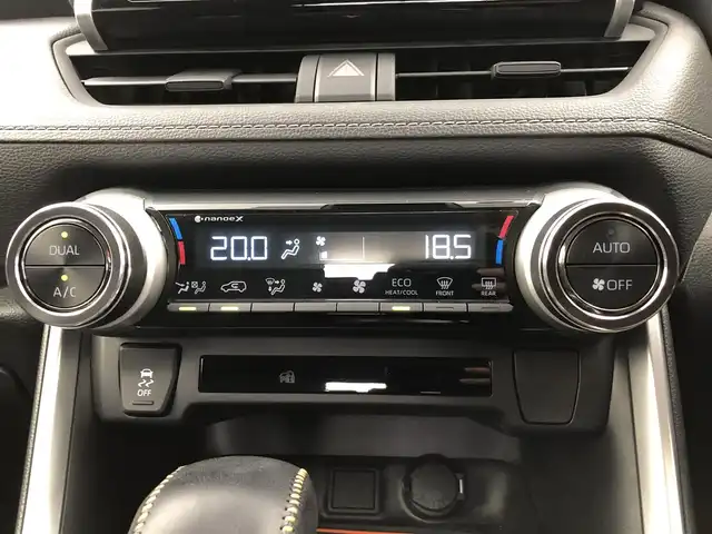 トヨタ ＲＡＶ４ X 愛知県 2023(令5)年 3.1万km シルバーメタリック ナビ　/バックカメラ　/ＢＳＭ　/クルコン　/ＭＴモード　/ＥＴＣ２．０　/タイプＣ　/オートハイビーム　/前後ドラレコ　/前後ソナー　/アルミホイール　/スマートキー　/ルーフレール　/保証書　/取説　/スペアキー
