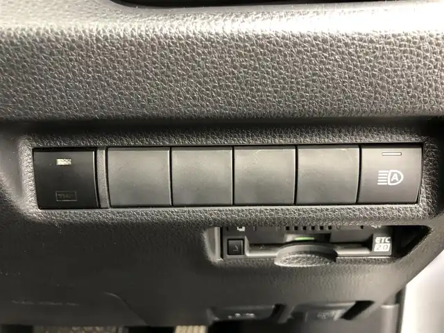 トヨタ ＲＡＶ４ X 愛知県 2023(令5)年 3.1万km シルバーメタリック ナビ　/バックカメラ　/ＢＳＭ　/クルコン　/ＭＴモード　/ＥＴＣ２．０　/タイプＣ　/オートハイビーム　/前後ドラレコ　/前後ソナー　/アルミホイール　/スマートキー　/ルーフレール　/保証書　/取説　/スペアキー