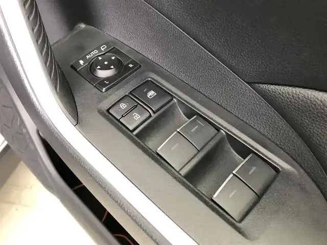 トヨタ ＲＡＶ４ X 愛知県 2023(令5)年 3.1万km シルバーメタリック ナビ　/バックカメラ　/ＢＳＭ　/クルコン　/ＭＴモード　/ＥＴＣ２．０　/タイプＣ　/オートハイビーム　/前後ドラレコ　/前後ソナー　/アルミホイール　/スマートキー　/ルーフレール　/保証書　/取説　/スペアキー
