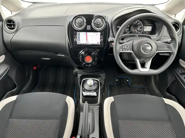 日産 ノート e－パワー X 新潟県 2017(平29)年 4.9万km ブリリアントホワイトパール 衝突軽減/全方位カメラ/純正ナビ/(AM/FM/CD/DVD/BT/フルセグ)/ETC/デジタルインナーミラー/社外ドライブレコーダー/コーナーセンサー/アイドリングストップ/AUTOライト/ハロゲンヘッドライト/横滑り防止/プッシュスタート/スマートキー