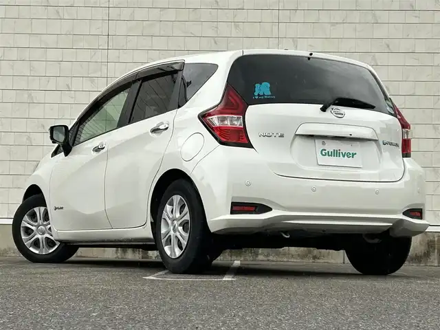 日産 ノート e－パワー X 新潟県 2017(平29)年 4.9万km ブリリアントホワイトパール 衝突軽減/全方位カメラ/純正ナビ/(AM/FM/CD/DVD/BT/フルセグ)/ETC/デジタルインナーミラー/社外ドライブレコーダー/コーナーセンサー/アイドリングストップ/AUTOライト/ハロゲンヘッドライト/横滑り防止/プッシュスタート/スマートキー