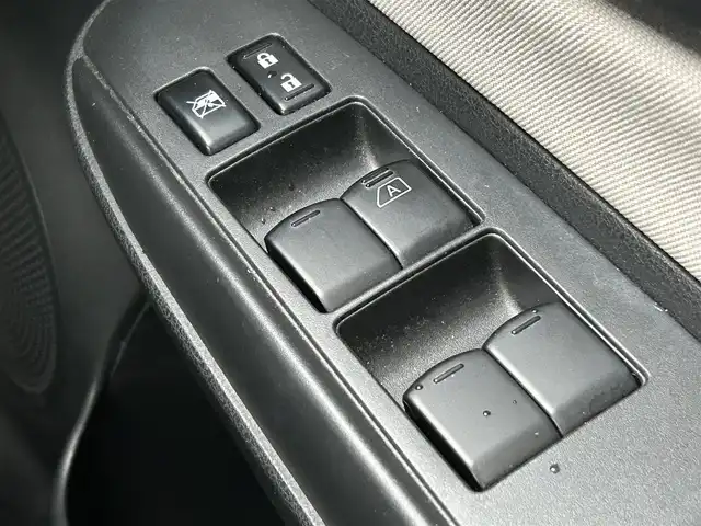 日産 ノート e－パワー X 新潟県 2017(平29)年 4.9万km ブリリアントホワイトパール 衝突軽減/全方位カメラ/純正ナビ/(AM/FM/CD/DVD/BT/フルセグ)/ETC/デジタルインナーミラー/社外ドライブレコーダー/コーナーセンサー/アイドリングストップ/AUTOライト/ハロゲンヘッドライト/横滑り防止/プッシュスタート/スマートキー