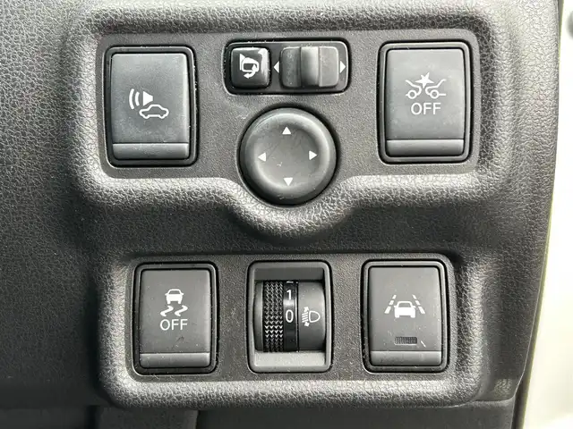 日産 ノート e－パワー X 新潟県 2017(平29)年 4.9万km ブリリアントホワイトパール 衝突軽減/全方位カメラ/純正ナビ/(AM/FM/CD/DVD/BT/フルセグ)/ETC/デジタルインナーミラー/社外ドライブレコーダー/コーナーセンサー/アイドリングストップ/AUTOライト/ハロゲンヘッドライト/横滑り防止/プッシュスタート/スマートキー