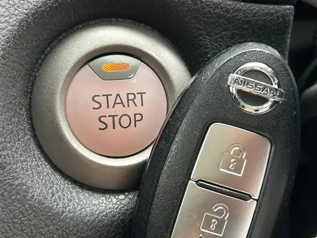 日産 ノート e－パワー X 新潟県 2017(平29)年 4.9万km ブリリアントホワイトパール 衝突軽減/全方位カメラ/純正ナビ/(AM/FM/CD/DVD/BT/フルセグ)/ETC/デジタルインナーミラー/社外ドライブレコーダー/コーナーセンサー/アイドリングストップ/AUTOライト/ハロゲンヘッドライト/横滑り防止/プッシュスタート/スマートキー