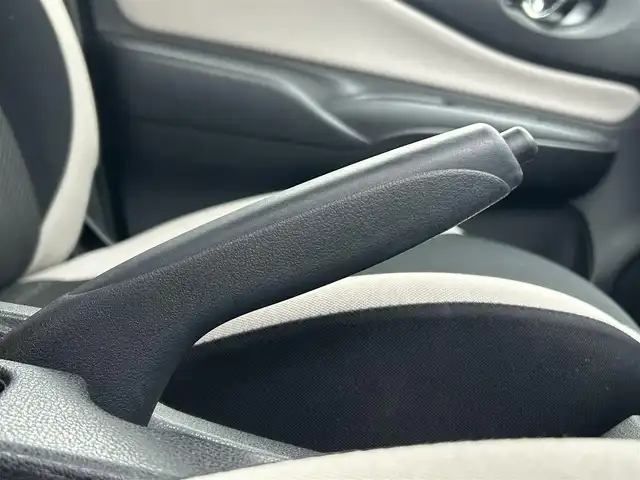 日産 ノート e－パワー X 新潟県 2017(平29)年 4.9万km ブリリアントホワイトパール 衝突軽減/全方位カメラ/純正ナビ/(AM/FM/CD/DVD/BT/フルセグ)/ETC/デジタルインナーミラー/社外ドライブレコーダー/コーナーセンサー/アイドリングストップ/AUTOライト/ハロゲンヘッドライト/横滑り防止/プッシュスタート/スマートキー