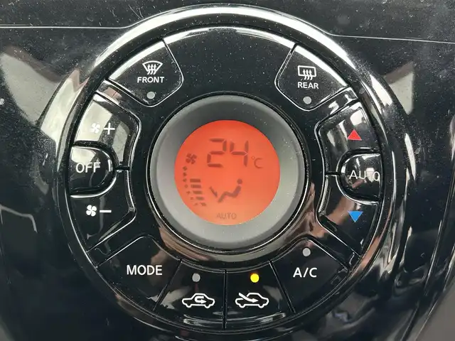 日産 ノート e－パワー X 新潟県 2017(平29)年 4.9万km ブリリアントホワイトパール 衝突軽減/全方位カメラ/純正ナビ/(AM/FM/CD/DVD/BT/フルセグ)/ETC/デジタルインナーミラー/社外ドライブレコーダー/コーナーセンサー/アイドリングストップ/AUTOライト/ハロゲンヘッドライト/横滑り防止/プッシュスタート/スマートキー