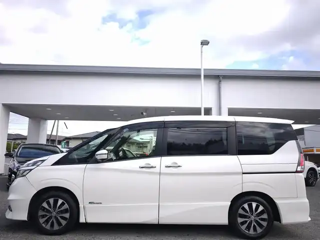 日産 セレナ ハイウェイスター 熊本県 2017(平29)年 12.6万km ブリリアントホワイトパール 純正ナビ（MM316D-W）/【フルセグTV/Bluetooth/CD/DVD】/バックカメラ/フリップダウンモニター/両側パワースライドドア/衝突軽減ブレーキ/クルーズコントロール/ビークルダイナミクスコントロール/オートLEDヘッドライト/純正15インチアルミホイール/ドライブレコーダー前後