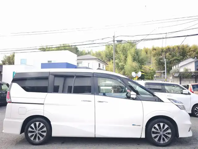 日産 セレナ ハイウェイスター 熊本県 2017(平29)年 12.6万km ブリリアントホワイトパール 純正ナビ（MM316D-W）/【フルセグTV/Bluetooth/CD/DVD】/バックカメラ/フリップダウンモニター/両側パワースライドドア/衝突軽減ブレーキ/クルーズコントロール/ビークルダイナミクスコントロール/オートLEDヘッドライト/純正15インチアルミホイール/ドライブレコーダー前後