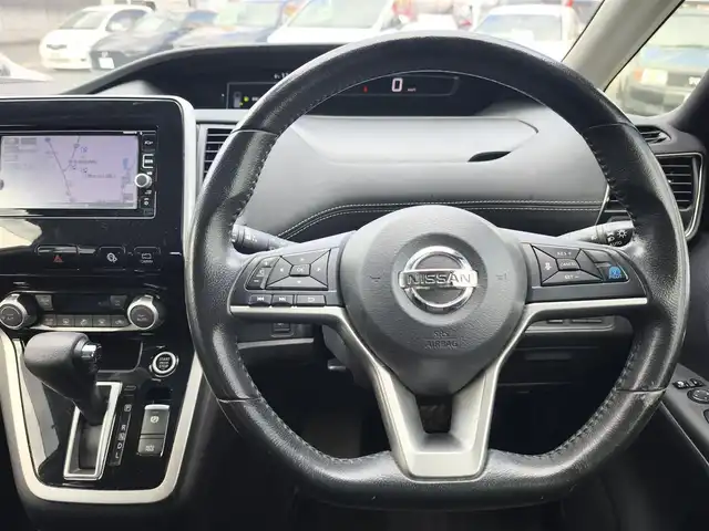 日産 セレナ ハイウェイスター 熊本県 2017(平29)年 12.6万km ブリリアントホワイトパール 純正ナビ（MM316D-W）/【フルセグTV/Bluetooth/CD/DVD】/バックカメラ/フリップダウンモニター/両側パワースライドドア/衝突軽減ブレーキ/クルーズコントロール/ビークルダイナミクスコントロール/オートLEDヘッドライト/純正15インチアルミホイール/ドライブレコーダー前後