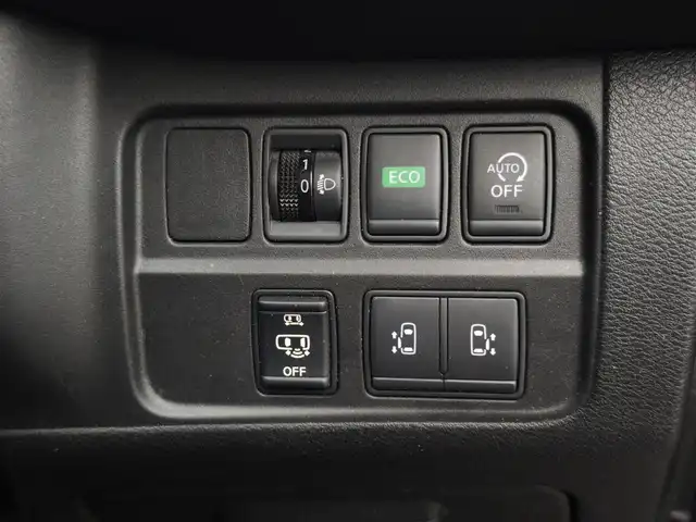 日産 セレナ ハイウェイスター 熊本県 2017(平29)年 12.6万km ブリリアントホワイトパール 純正ナビ（MM316D-W）/【フルセグTV/Bluetooth/CD/DVD】/バックカメラ/フリップダウンモニター/両側パワースライドドア/衝突軽減ブレーキ/クルーズコントロール/ビークルダイナミクスコントロール/オートLEDヘッドライト/純正15インチアルミホイール/ドライブレコーダー前後