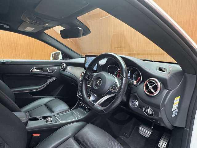 メルセデス・ベンツ ＣＬＡ１８０ Sブレイク　スポーツ 千葉県 2017(平29)年 6.8万km カルサイトホワイト ＡＭＧレザーエクスクルーシブＰＫＧ　/パノラマＳＲ　/黒革シート　/ＡＣＣ　/ナビ　/ＴＶ　/Ｂｌｕｅｔｏｏｔｈ接続　/Ｂカメラ　/シートヒーター　/電動リアゲート　/ＬＥＤライト　/衝突軽減Ｂ　/ＢＳＭ　/ＬＫＡ　/ＥＴＣ