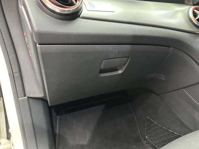 メルセデス・ベンツ ＣＬＡ１８０ Sブレイク　スポーツ 千葉県 2017(平29)年 6.8万km カルサイトホワイト ＡＭＧレザーエクスクルーシブＰＫＧ　/パノラマＳＲ　/黒革シート　/ＡＣＣ　/ナビ　/ＴＶ　/Ｂｌｕｅｔｏｏｔｈ接続　/Ｂカメラ　/シートヒーター　/電動リアゲート　/ＬＥＤライト　/衝突軽減Ｂ　/ＢＳＭ　/ＬＫＡ　/ＥＴＣ