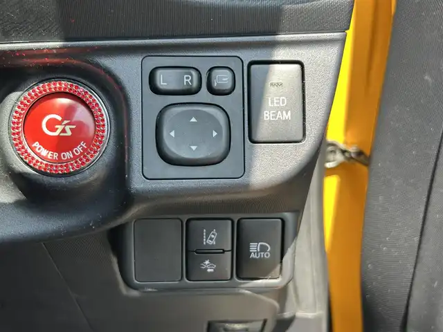 トヨタ アクア G G’s 静岡県 2016(平28)年 6.8万km イエロー トヨタセーフティセンスＣ/純正ＳＤナビ/バックカメラ/ＢＴオーディオ/フルセグＴＶ/ＥＴＣ/クルコン/専用ハーフレザーシート/オートハイビーム/ＬＥＤヘッドライト/ＬＤＡ/プリクラッシュ/Gzフロアマット/専用１７ＡＷ
