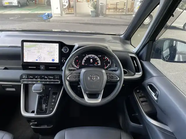 トヨタ ノア Z 宮城県 2023(令5)年 2万km アティチュードブラックマイカ 7人乗り/3列シート/両側パワースライドドア/フィリップダウンモニター/レーダークルーズコントロール/前後ドライブレコーダー/シートヒーター/ETC2.0/純正ナビゲーション/　（フルセグテレビ、FM/AM、CD/DVD、Bluetoot）/純正フロアマット/ワンオーナー/保証書/取扱説明書/横滑り防止/オートライト/オートハイビーム/スペアキー