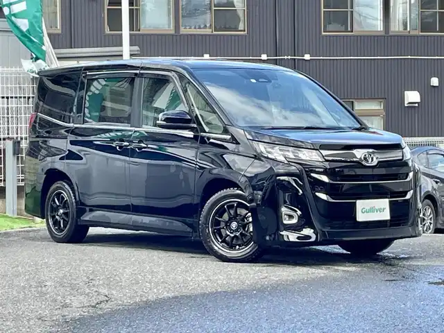トヨタ ノア Z 宮城県 2023(令5)年 2万km アティチュードブラックマイカ 7人乗り/3列シート/両側パワースライドドア/フィリップダウンモニター/レーダークルーズコントロール/前後ドライブレコーダー/シートヒーター/ETC2.0/純正ナビゲーション/　（フルセグテレビ、FM/AM、CD/DVD、Bluetoot）/純正フロアマット/ワンオーナー/保証書/取扱説明書/横滑り防止/オートライト/オートハイビーム/スペアキー