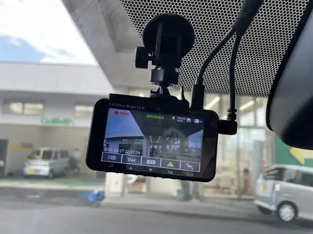 トヨタ ノア Z 宮城県 2023(令5)年 2万km アティチュードブラックマイカ 7人乗り/3列シート/両側パワースライドドア/フィリップダウンモニター/レーダークルーズコントロール/前後ドライブレコーダー/シートヒーター/ETC2.0/純正ナビゲーション/　（フルセグテレビ、FM/AM、CD/DVD、Bluetoot）/純正フロアマット/ワンオーナー/保証書/取扱説明書/横滑り防止/オートライト/オートハイビーム/スペアキー