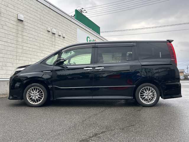 トヨタ ノア ハイブリッド Si ダブルバイビー 山形県 2016(平28)年 10.4万km ブラック 純正SDナビ/・フルセグTV/AM/FM/DVD/Bluetooth/衝突被害軽減ブレーキ/ドライブレコーダー/両側パワースライドドア/バックカメラ/レーンキープアシスト/クルーズコントロール/プリクラッシュセーフティ/オートライト/オートハイビーム/ETC/スマートキー/スペアキー/フォグランプ/冬タイヤ積載