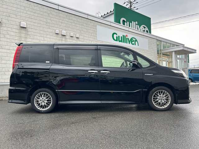 トヨタ ノア ハイブリッド Si ダブルバイビー 山形県 2016(平28)年 10.4万km ブラック 純正SDナビ/・フルセグTV/AM/FM/DVD/Bluetooth/衝突被害軽減ブレーキ/ドライブレコーダー/両側パワースライドドア/バックカメラ/レーンキープアシスト/クルーズコントロール/プリクラッシュセーフティ/オートライト/オートハイビーム/ETC/スマートキー/スペアキー/フォグランプ/冬タイヤ積載